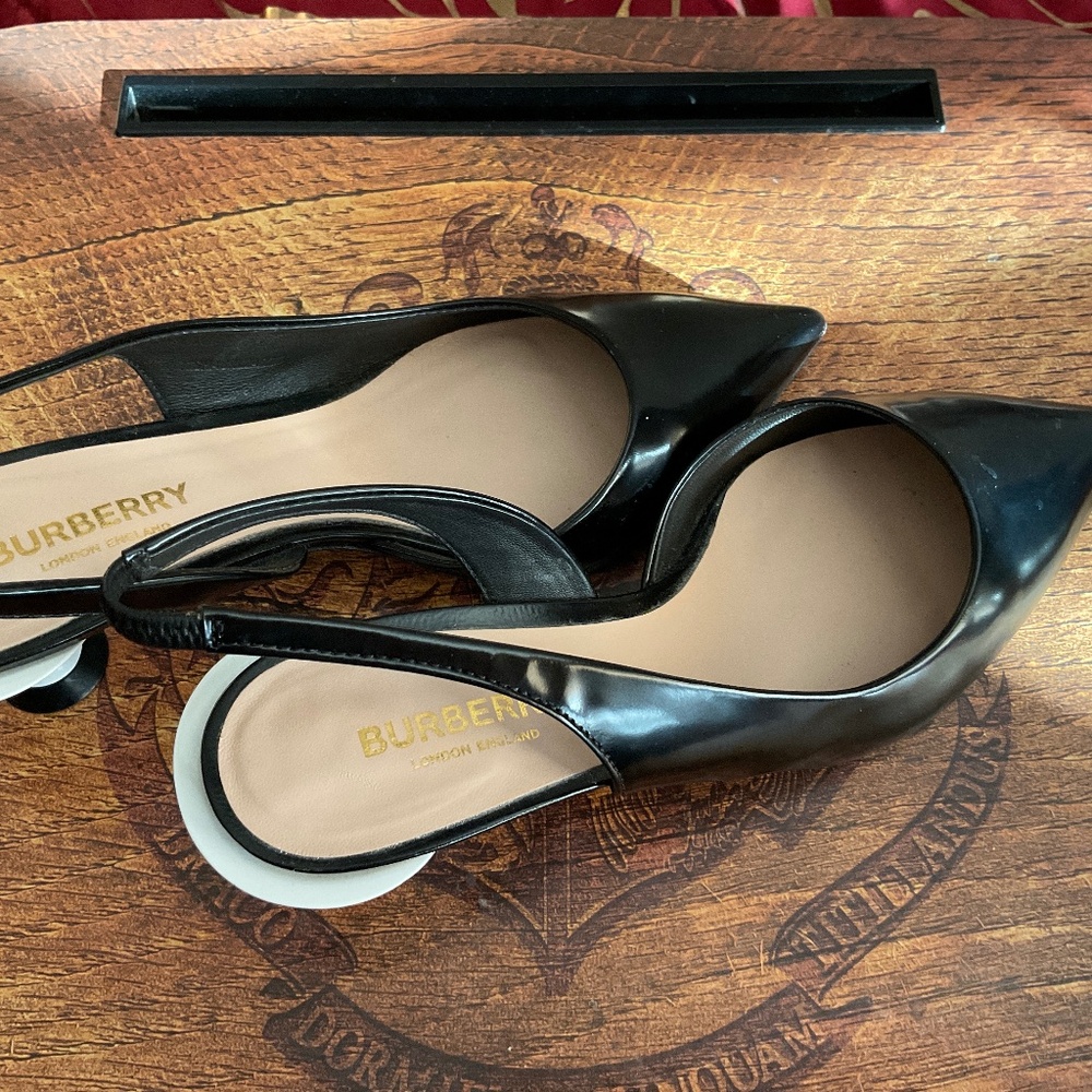 BURBERRY SANDALS, Black & White, size 6, perfect condition